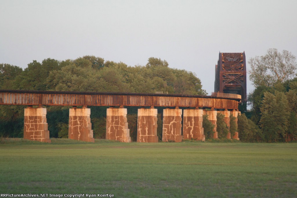 I really wish I had saw a train with that lighting, I even would have taken a SB.