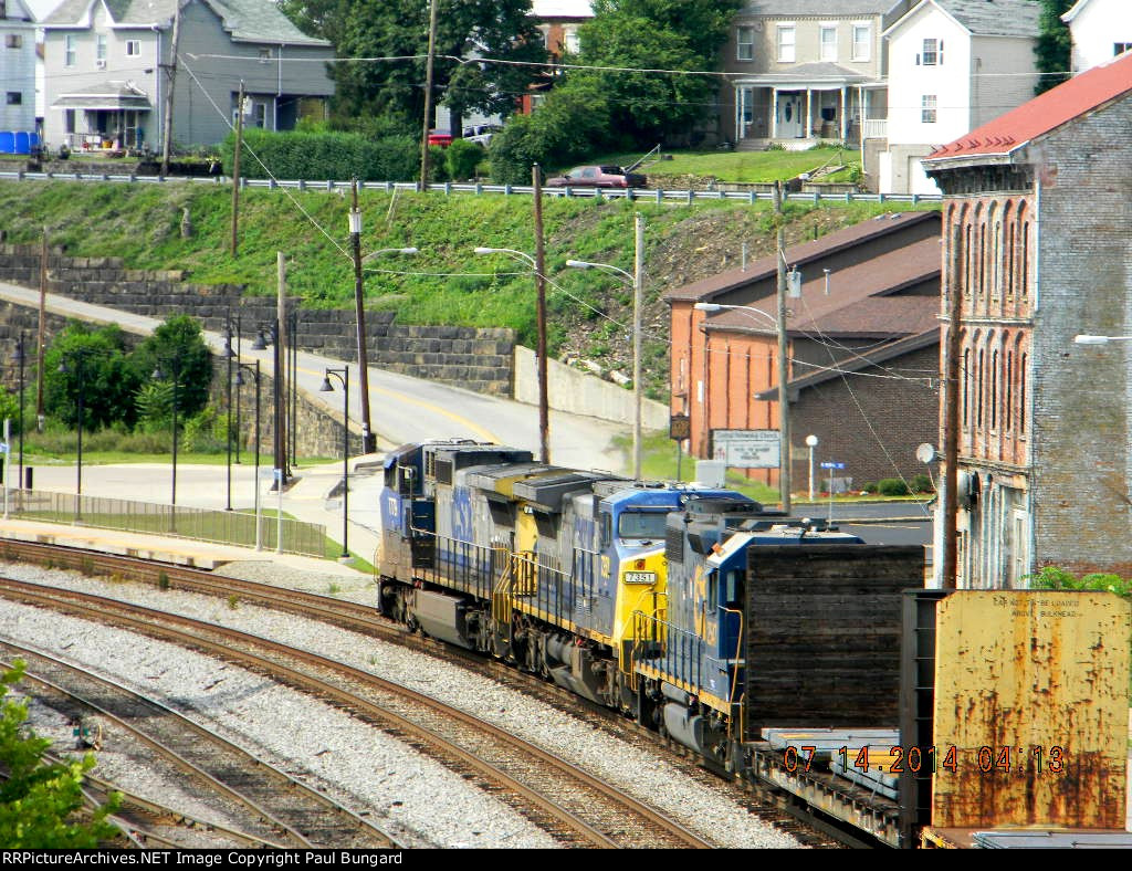 CSX 2547 GE GP38-2  CSX 7351 GE C40-8W CSX 7779 GE C40-8W