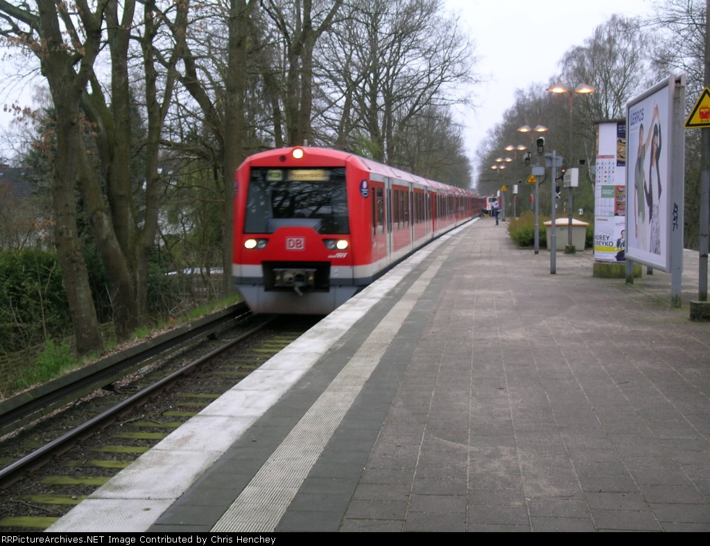 S1 Arrives at Hoheneichen
