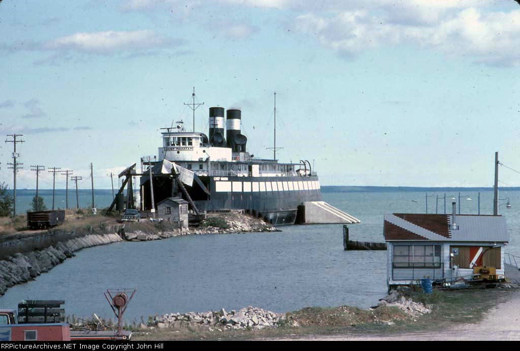 1310-02 Chief Wawatam docked at car ferry apron