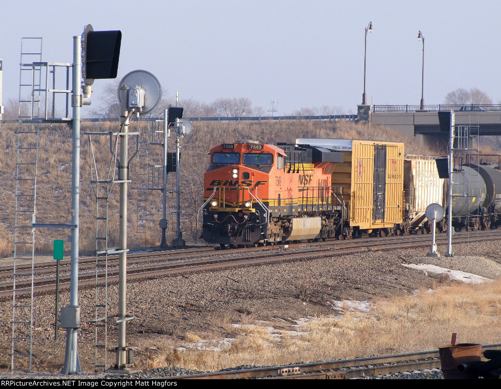 BNSF 7569