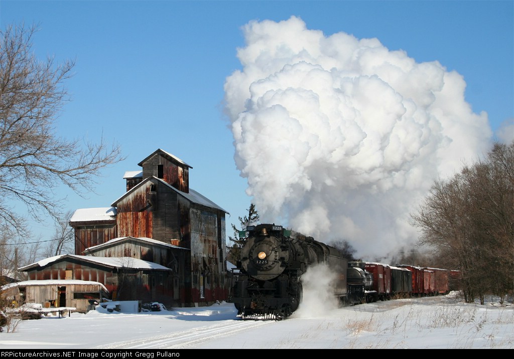 PM 1225 passing the elevator