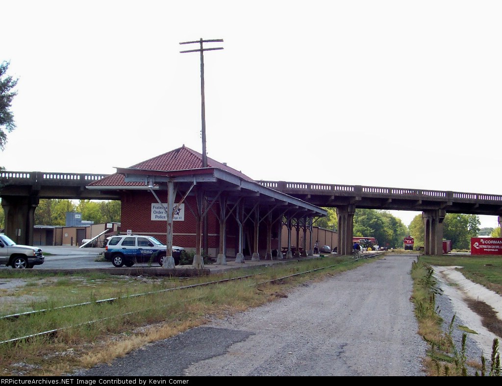 Depot and Platform prior to arrival of L&N HS Convention Excursion