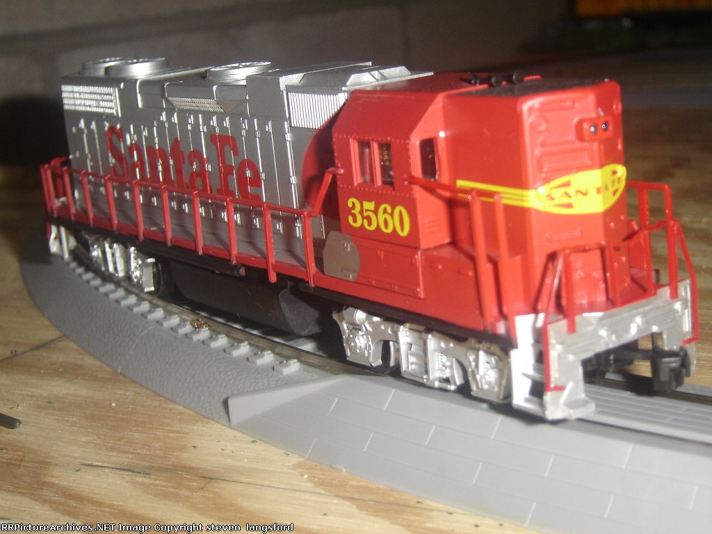 MY BRAND NEW ATSF (EMD GP38-2) HIGH HOOD