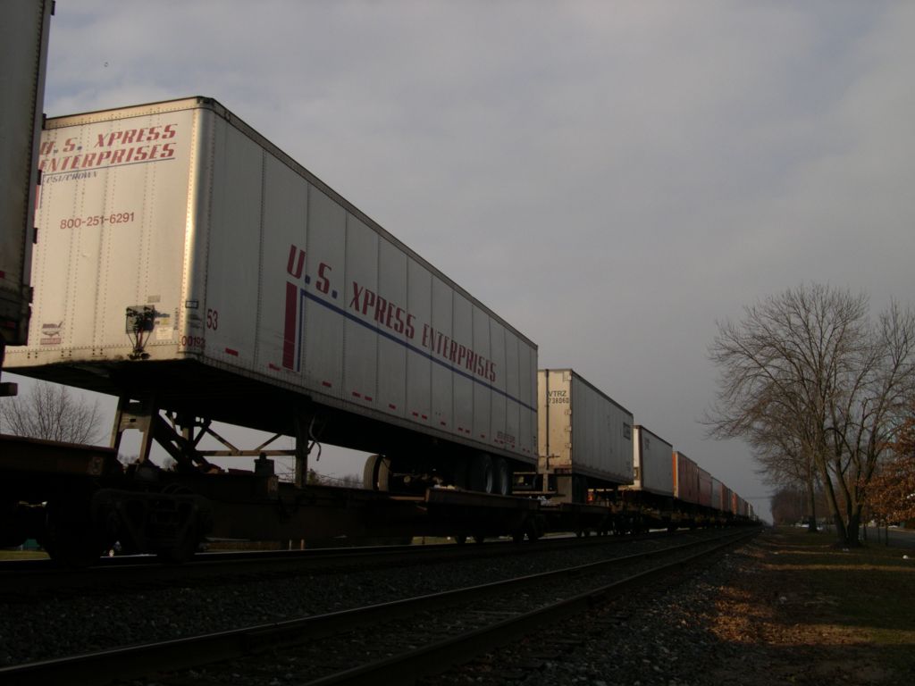 US Xpress Enterprises Trainer 00192