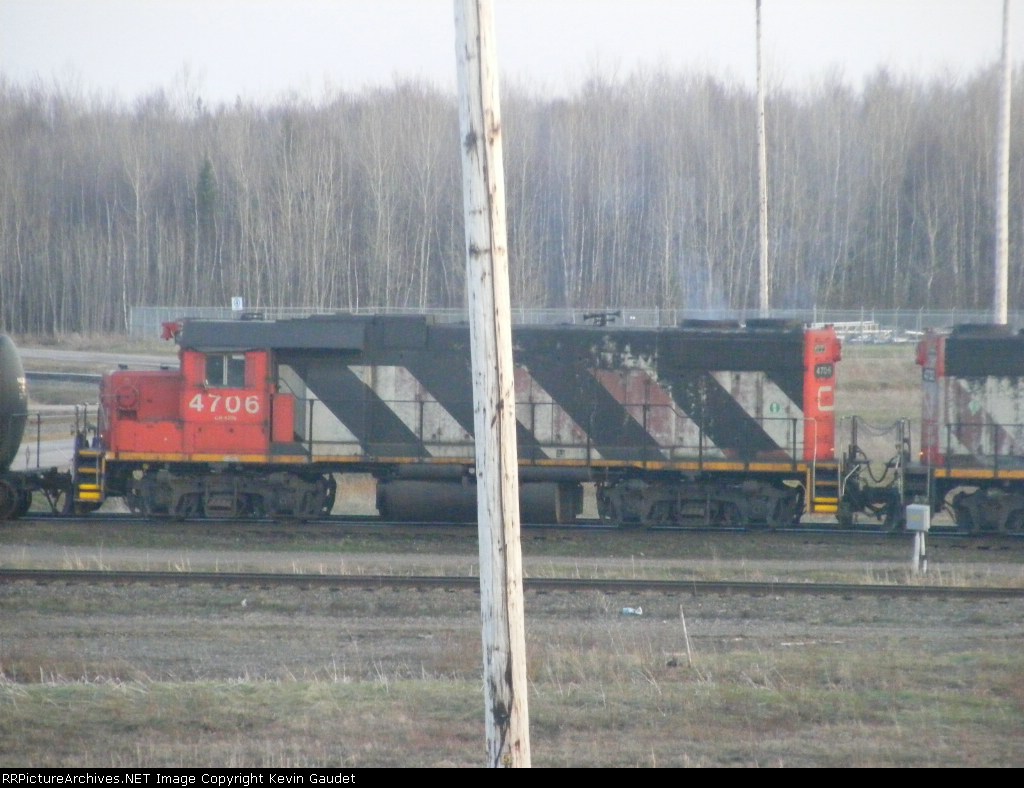 CN 4706 puffing up a bit of smoke