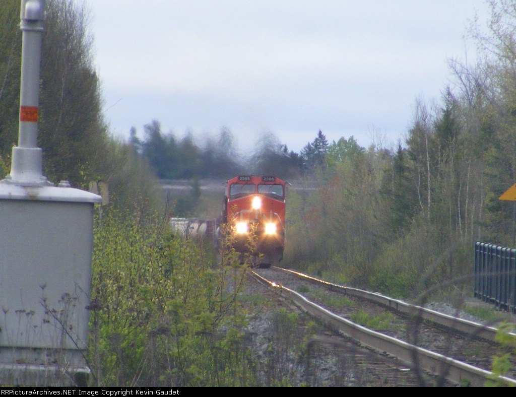 CN 305 at Berry Mills with 6 UNITS