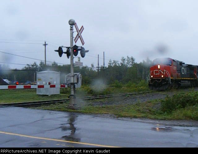 CN 407 at Marsh Junction with a short train
