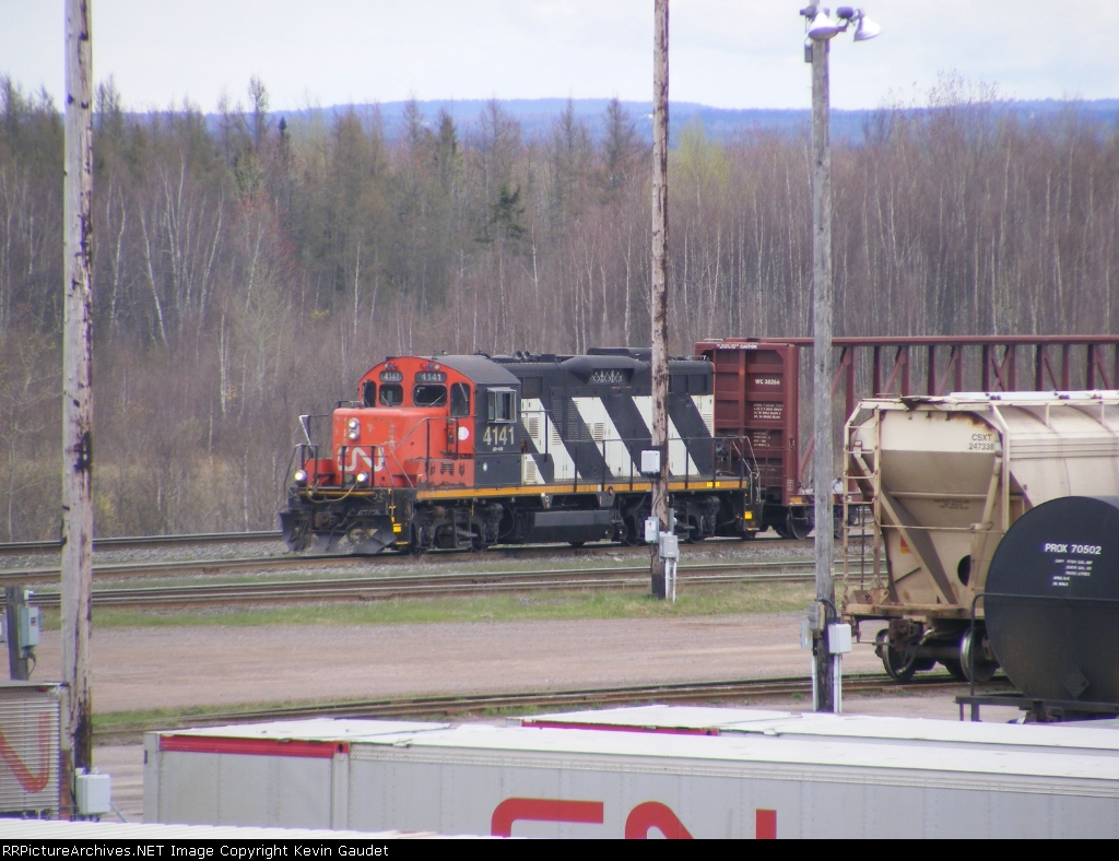 CN 535 leaving Gordon Yard