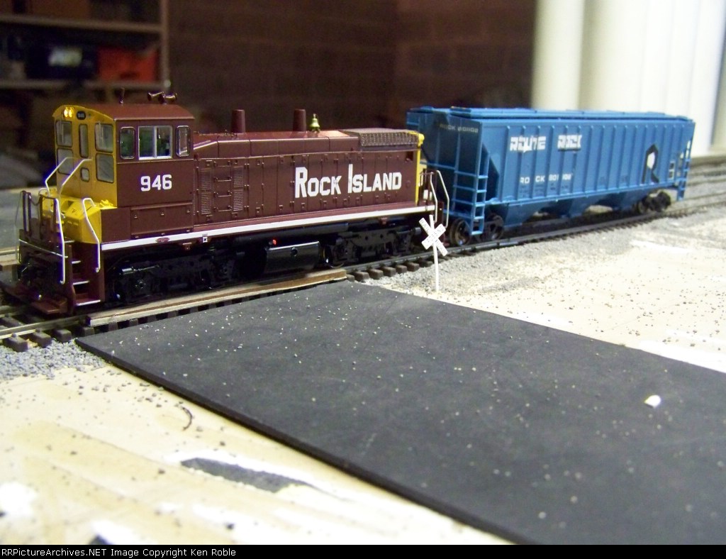 RI (Athearn) SW1500 946