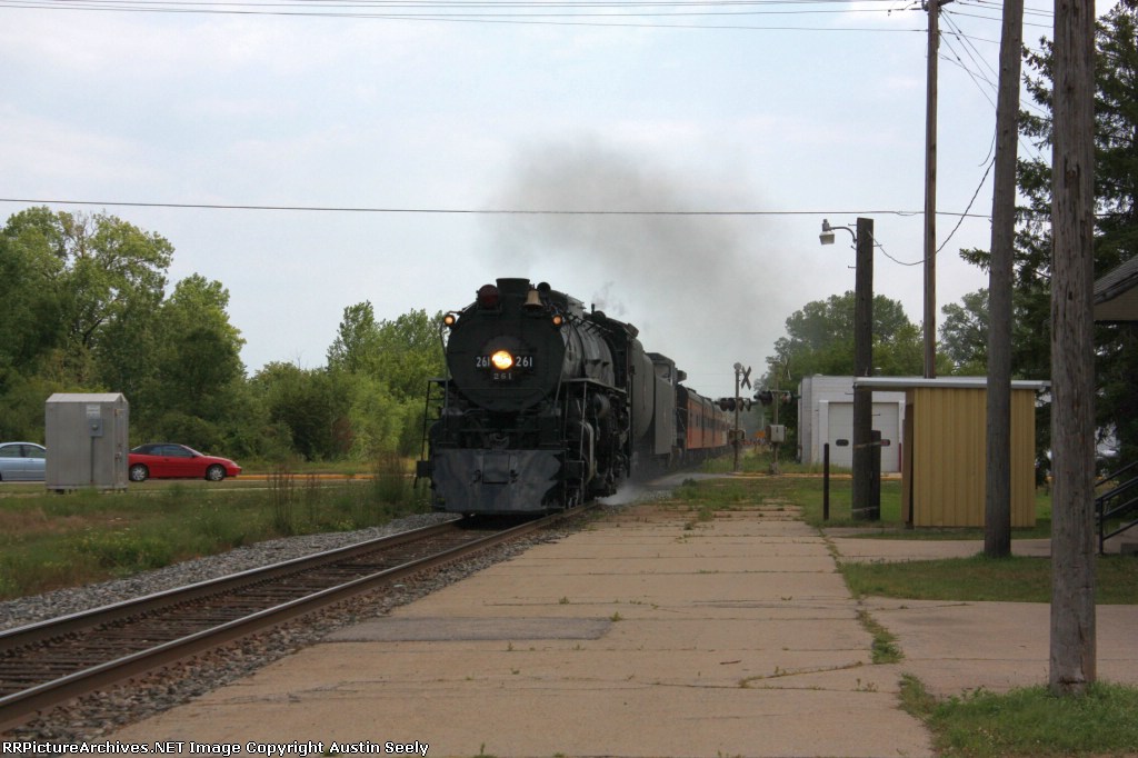 MILW 261 moving right along