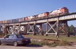 BNSF freight negociating the descent to East Bridge tower