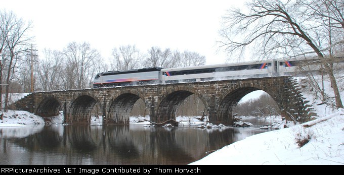 NJT Train 5725 makes its way west over the Raritan River