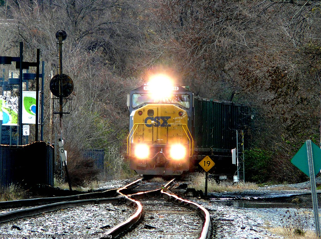 CSX 8748 Q703