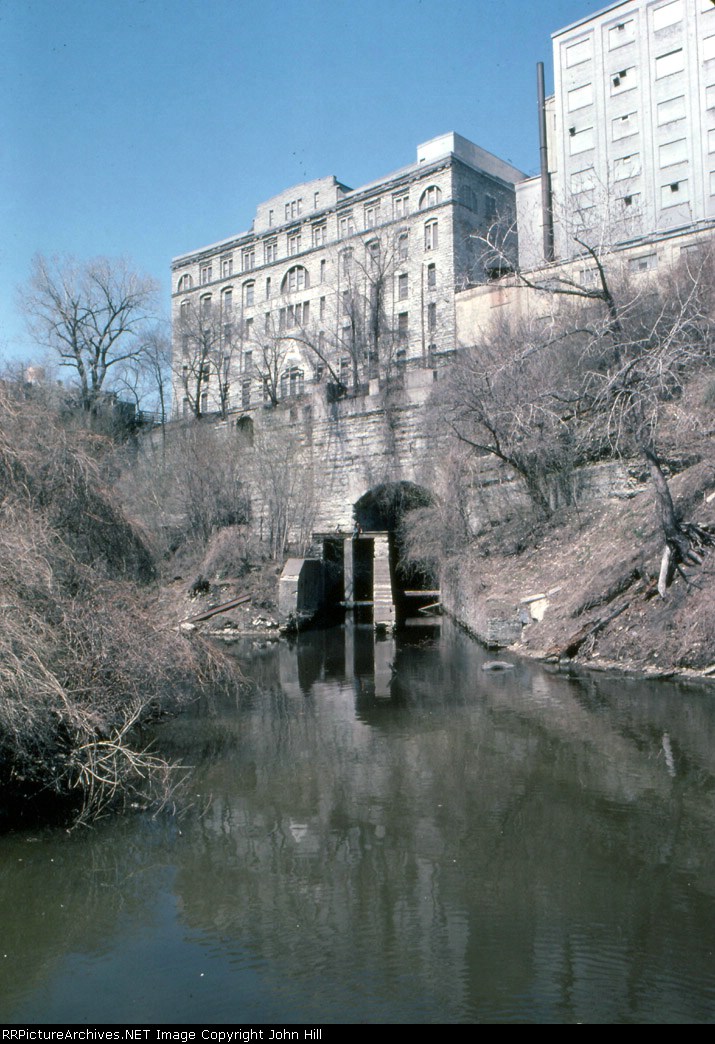 1224-15 Pillsbury "A" Mill at corner of 3rd Ave SE & Main St. SE.