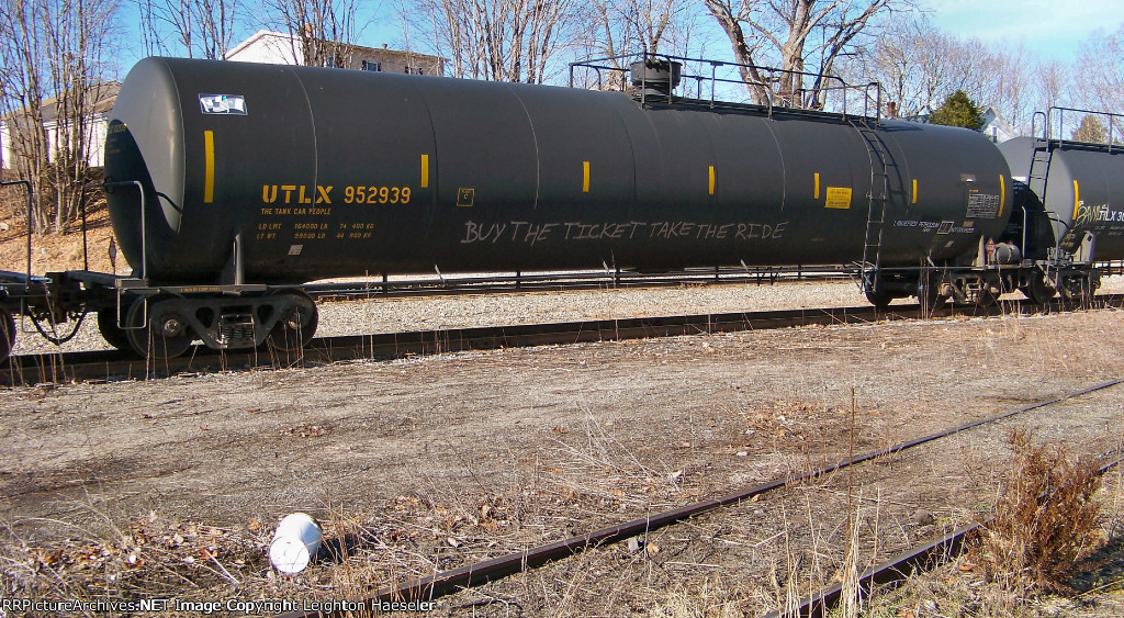UTLX 952939 with NAFTA decal