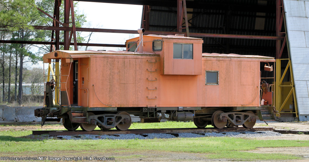 Old IC wide vision caboose captive