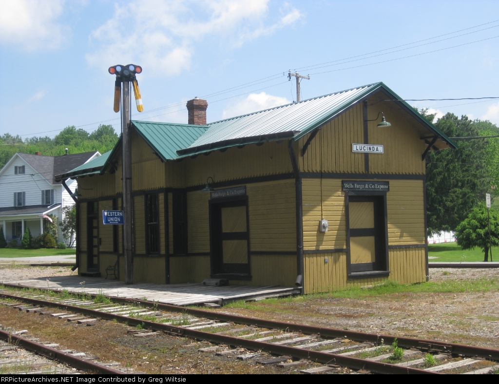 Former Knox and Kane Lucinda Station