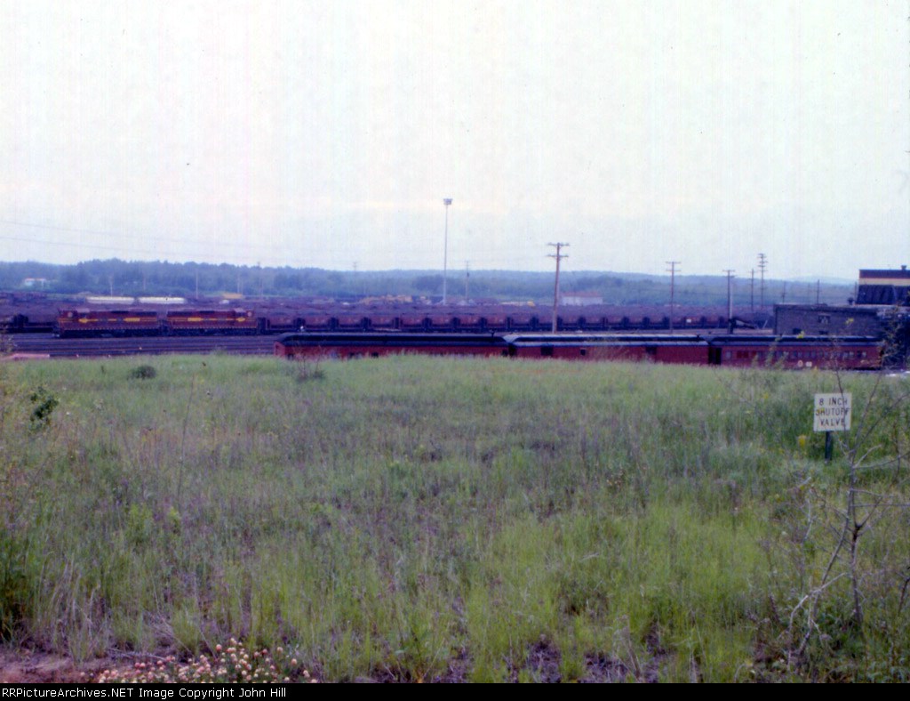 1189-08 Overview of DM&IR yard