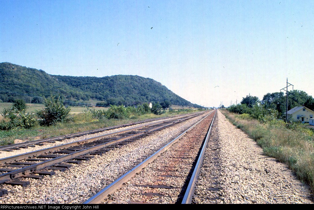 1201-15 BN mainline & grain elevator siding