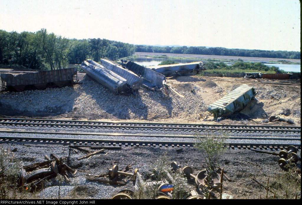 1201-22 BN derailment site next to Dairyland Power Coop