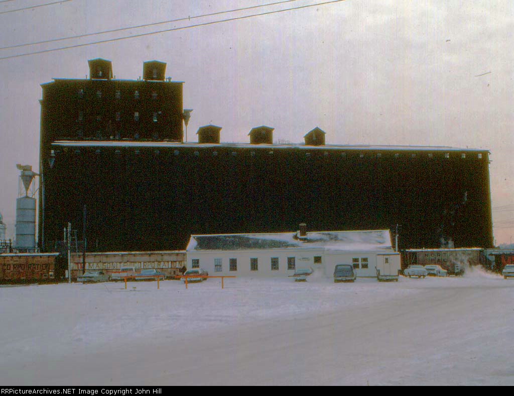 1126-27a Great Northern Elevator at BN Lyndale Yard undergoing demolition