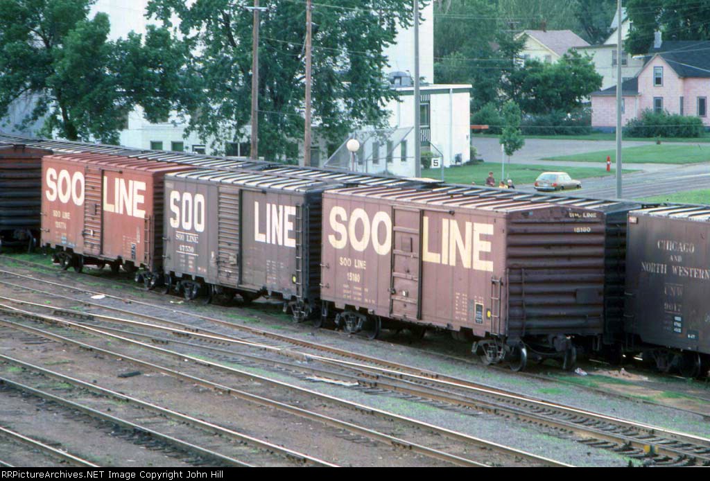 1170-16 SOO boxcars spotted at Bunge Elevator near C&NW East Mpls Yard