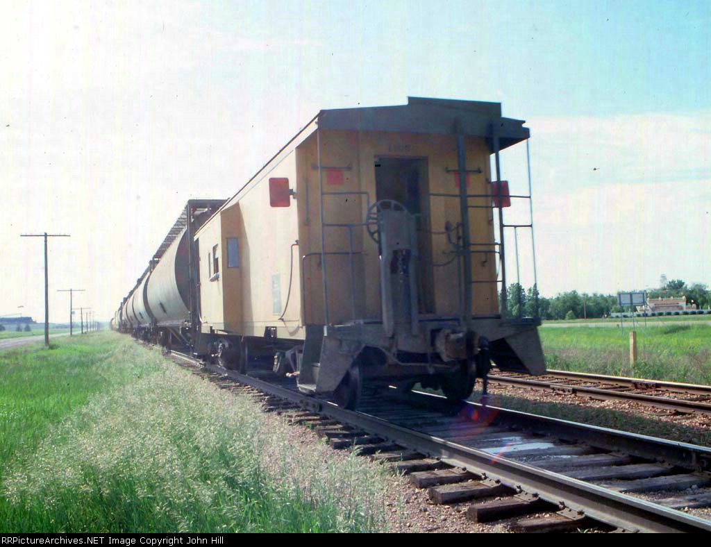 1179-06 Westbound C&NW freight passes ValleyFair