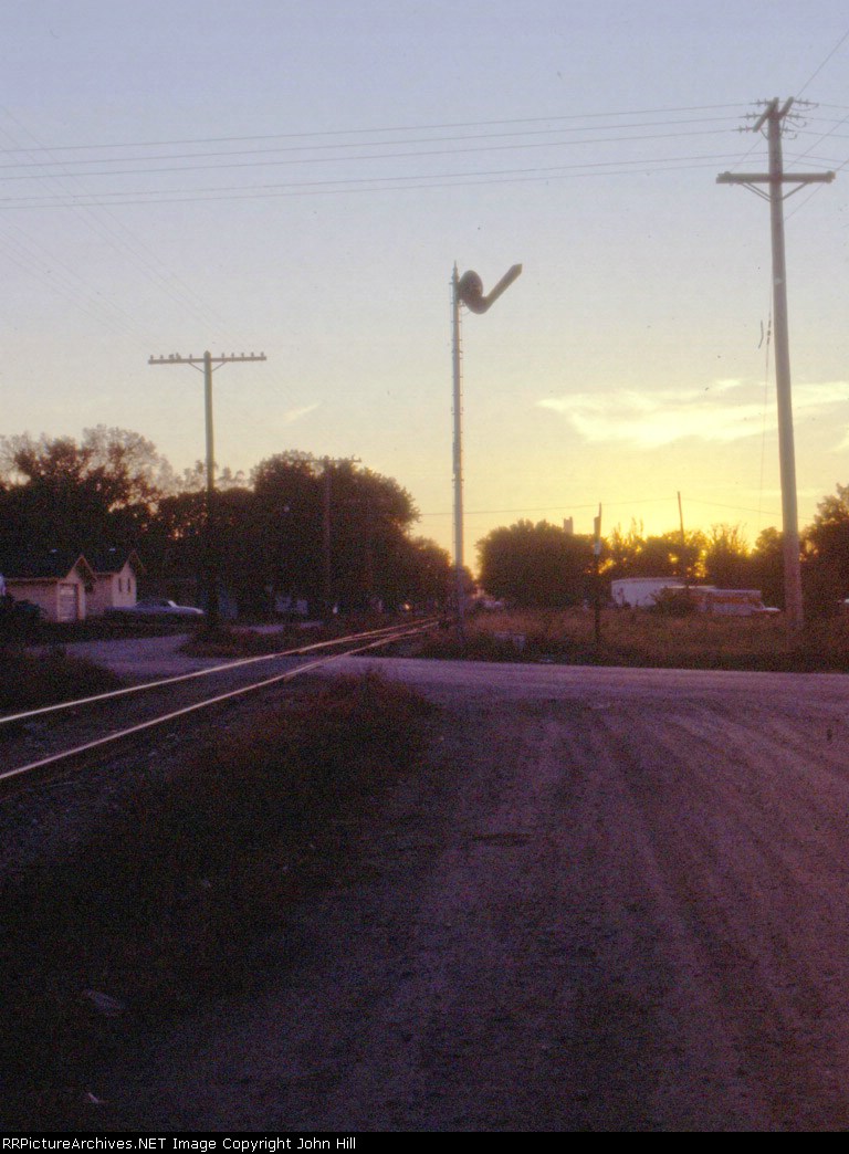 1204-12 Approach semaphore on C&NW ex-CMO looking west toward MILW H&D diamond crossing