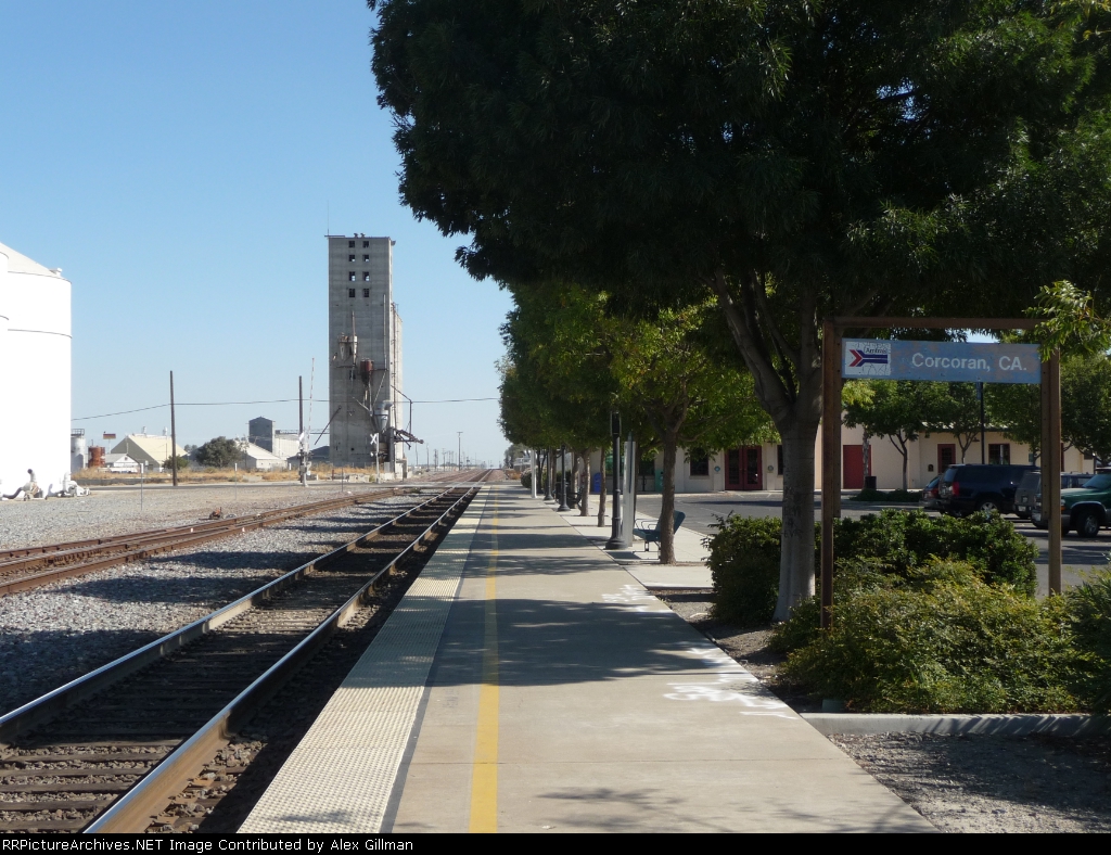 Looking East Down The Plateform