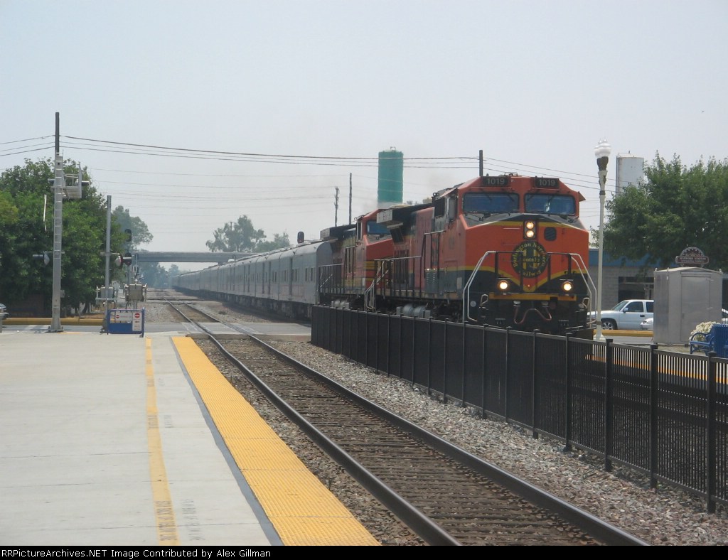 BNSF 1019 North, With RB&BB Circus