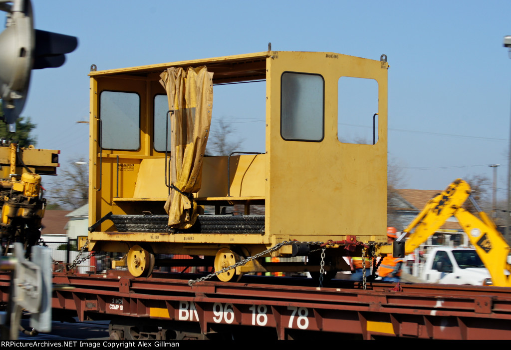 BNSF 961878 Westbound & Speeder