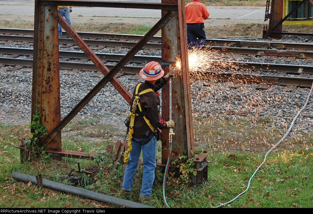 C&O Signal Bridge Bracing Getting Cut