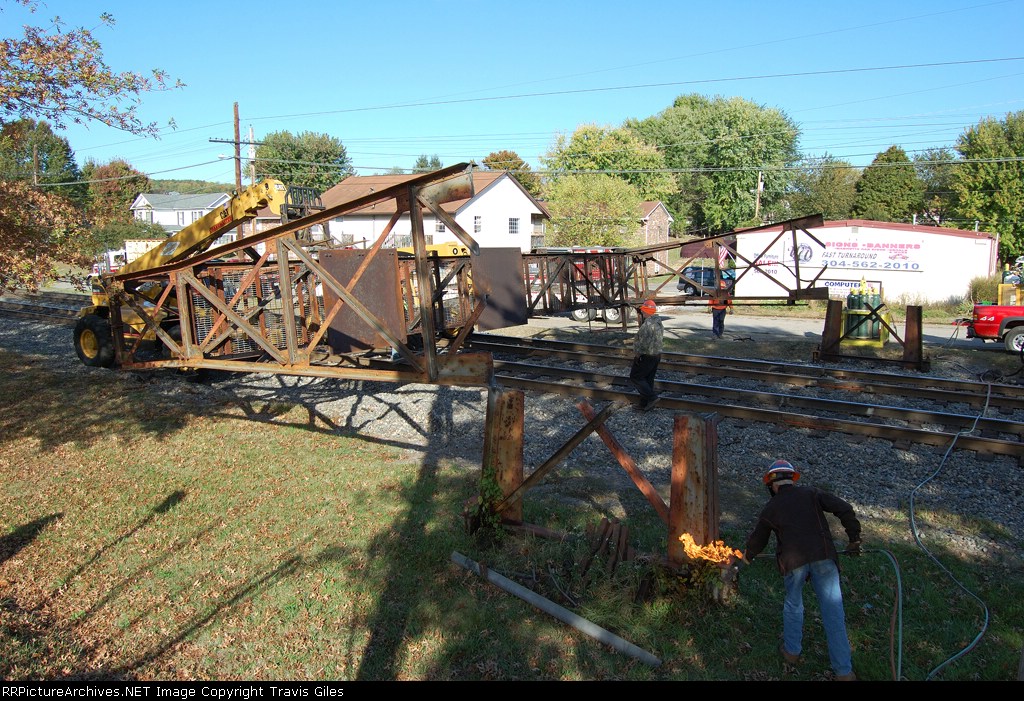 C&O Signal Bridge Getting Cut Down