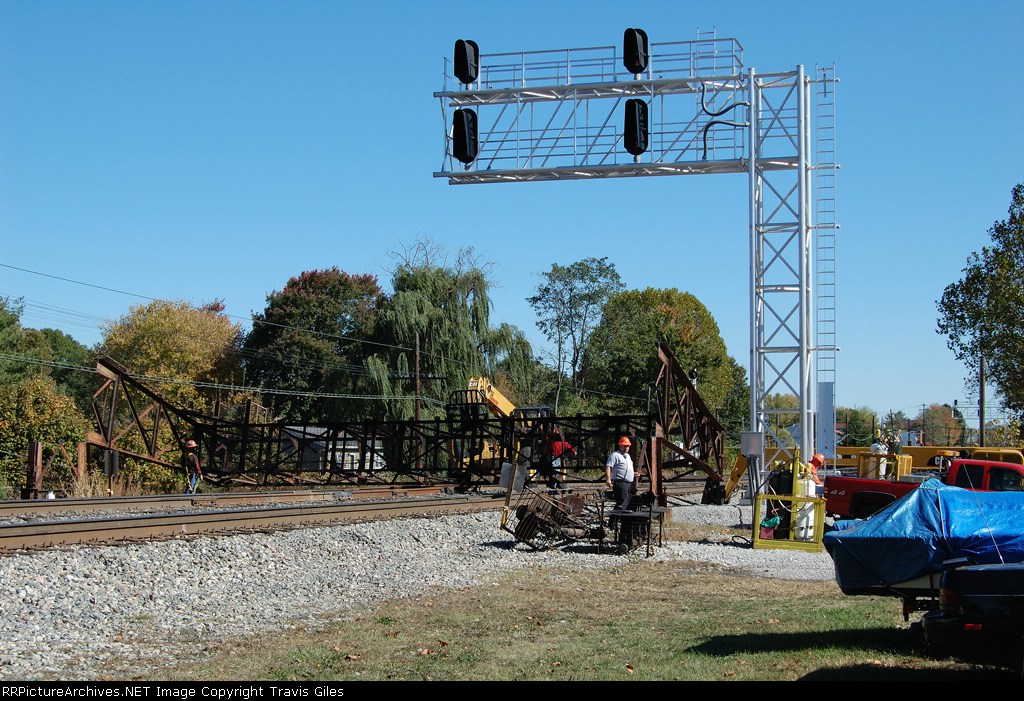 C&O Signal Bridge Getting Cut Down