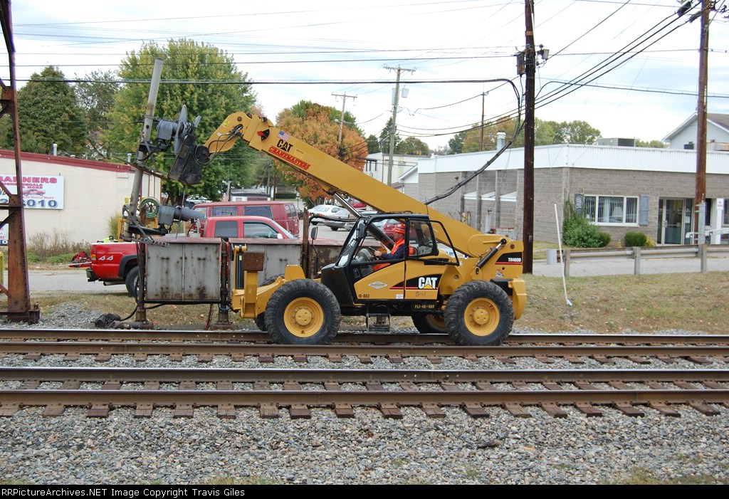 C&O Signal Heads Getting Taking Down