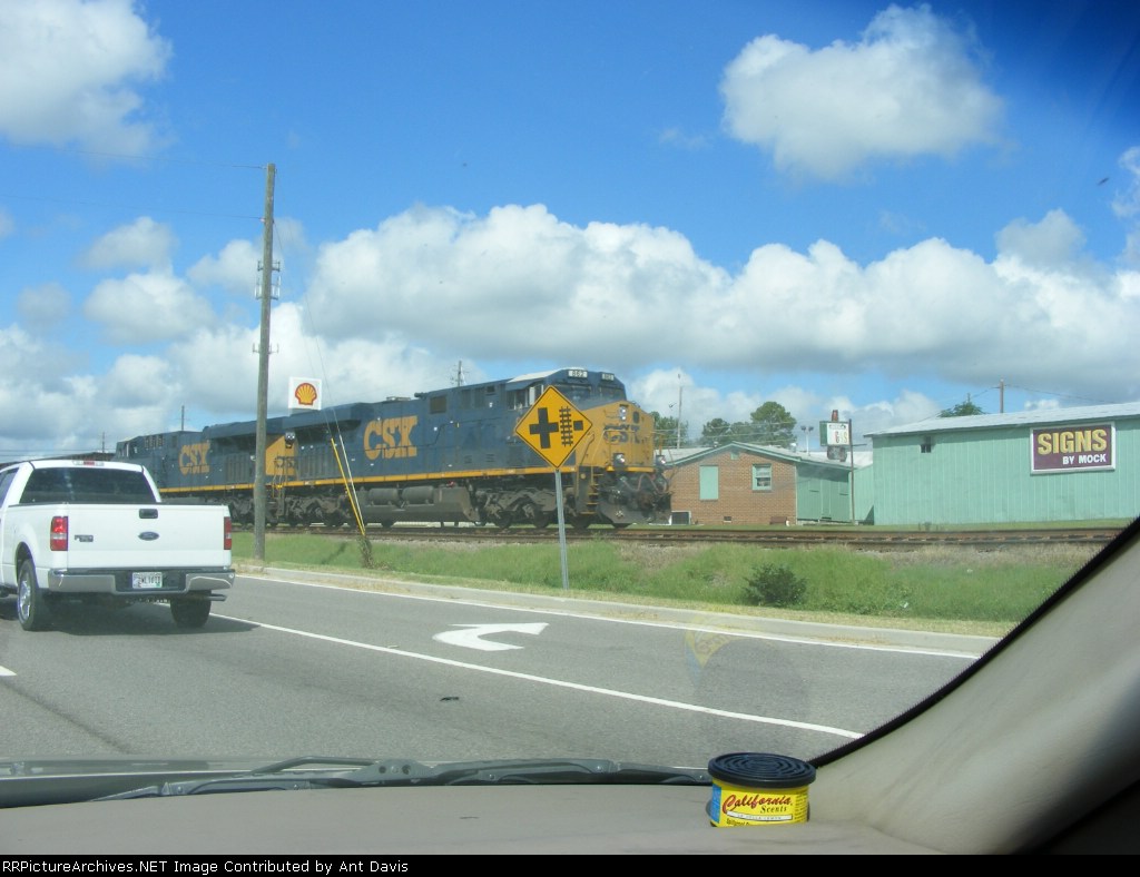 CSX 862 leads a loaded coal train past me