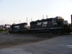 NS 1632 & 5836 lead 191 out of Nixon Yard