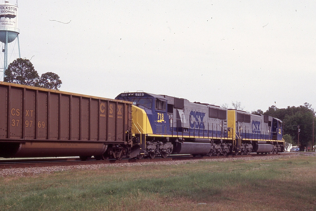 CSX SD70MAC duo escaping the Maryland service assignment