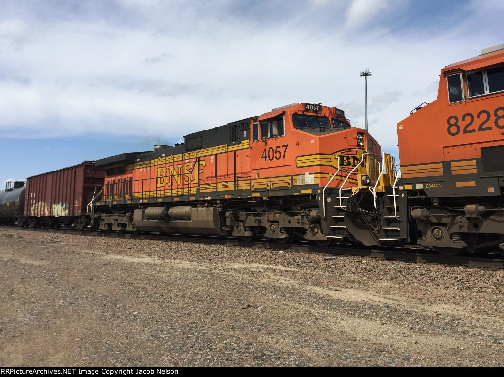 BNSF 4057