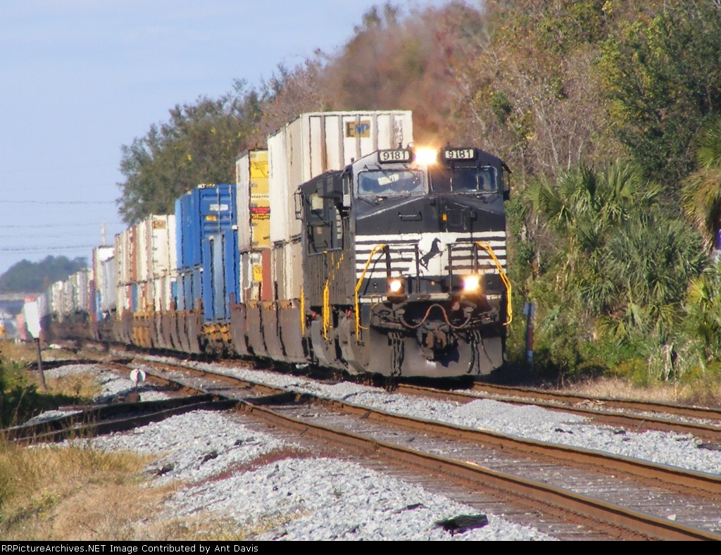 NS 9181 switching around Simpson Yard