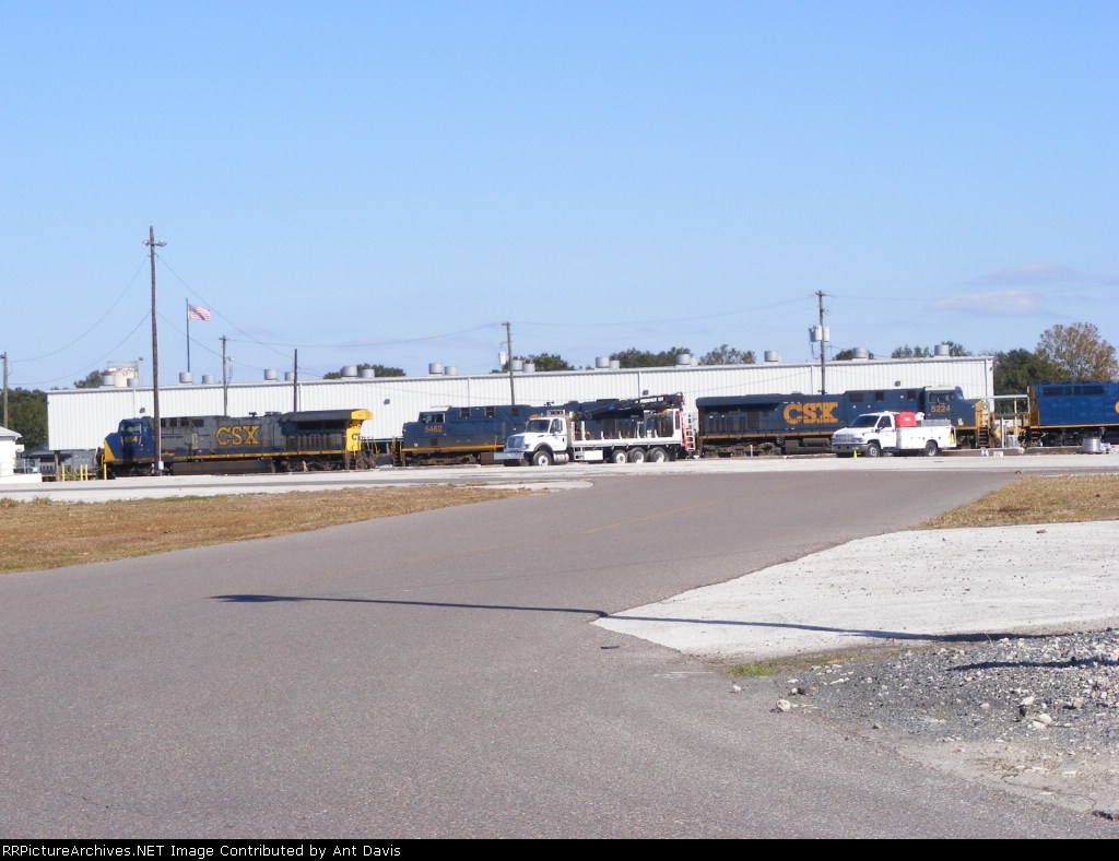 CSX 684, 5462, & 5224 spend Thanksgiving in Moncrief Yard