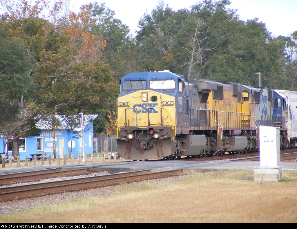 CSX 9007 brings the 1st freight train of the day!