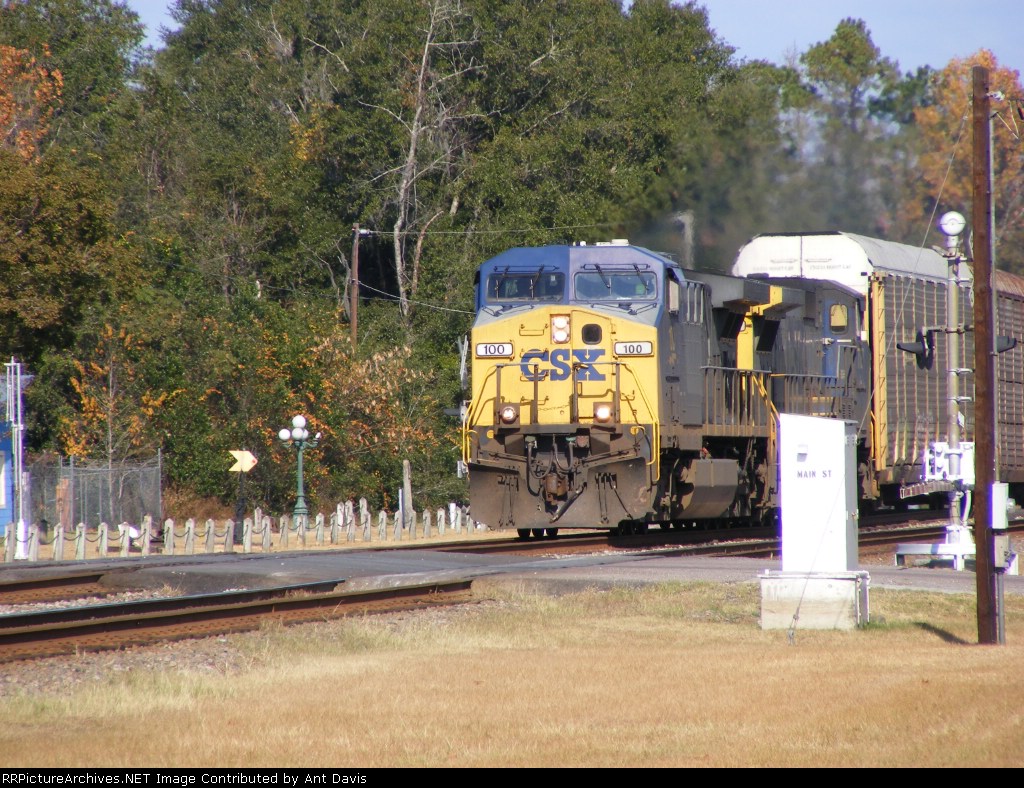 CSX 100 leads an Autorack train