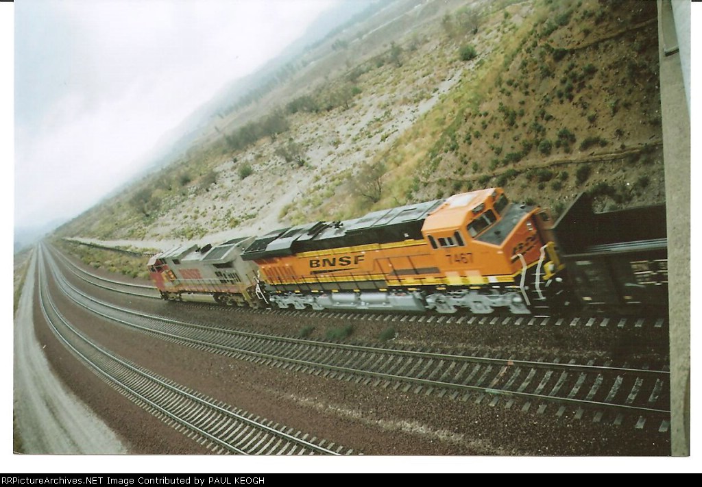 BNSF 7467 rolls under the I-215 bridge going west as a Rear DPU.