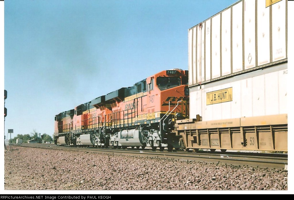 BNSF 7488 and BNSF 7487 pass me as they roll west to BNSF Barstow yard.