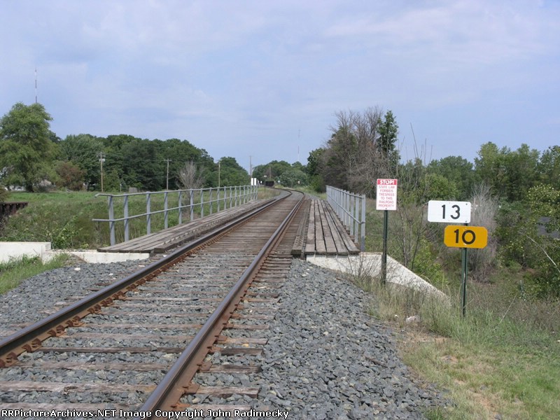looking North over the Minnesota Commercial crossing underneath