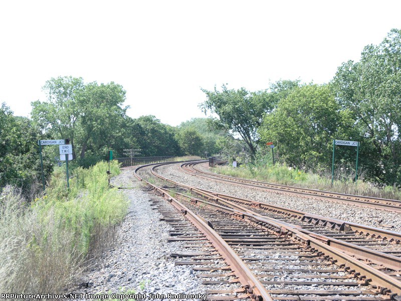 looking SW from the bottom leg of the wye at Cardigan Jct.  Aheed is the way to Shoreham Yard in North Minneapolis.