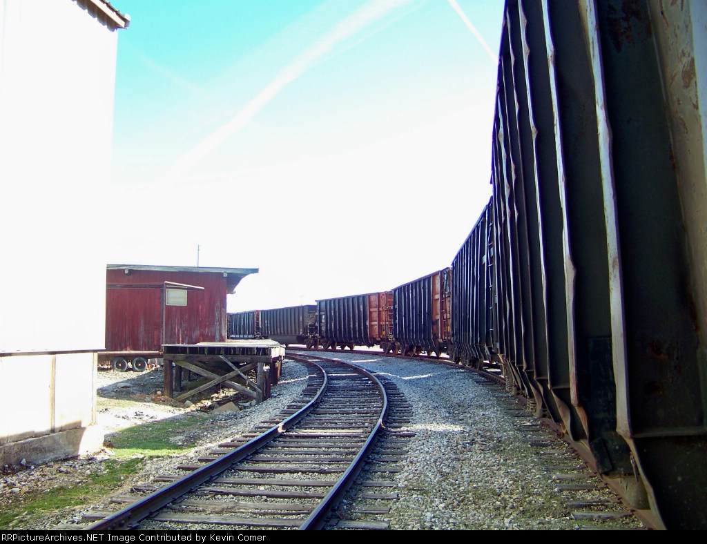 Freight Depot and track full of Gondolas 1/1/2009