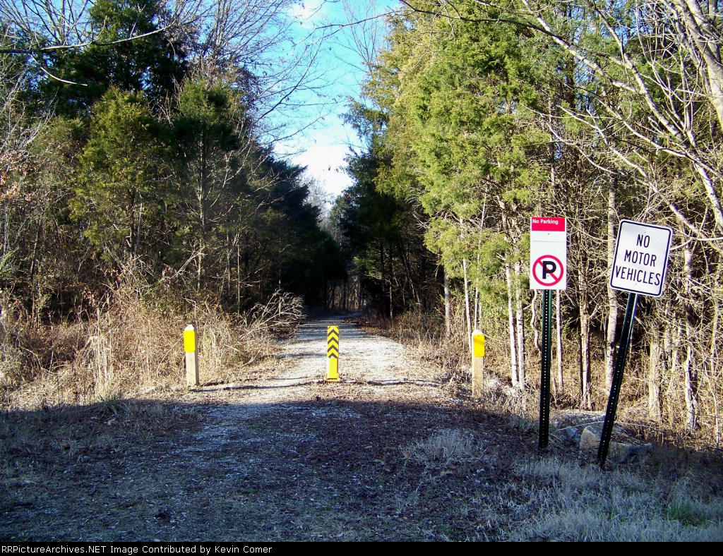 Former Mammoth Cave Railroad is now a walking/biking trail from Park City to Mammoth Cave National Park 1/1/2009